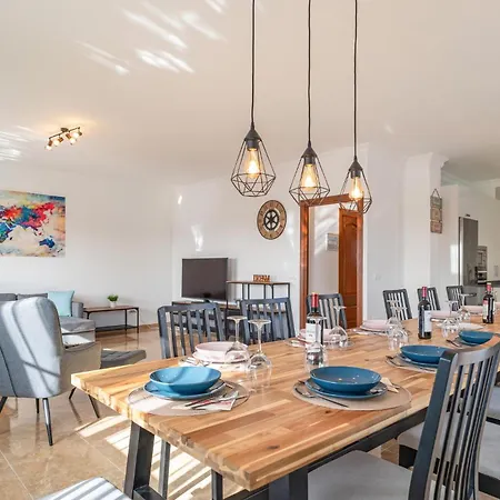 Holiday home Lovely In With Kitchen