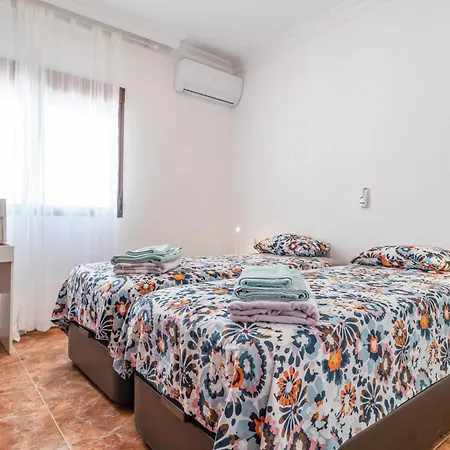 Lovely In With Kitchen Holiday home *